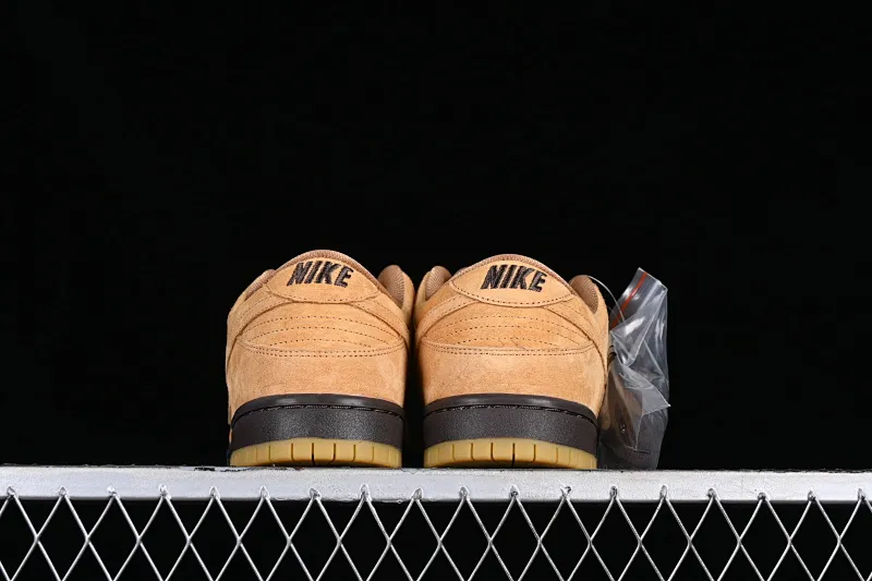 All Categories Nk SB Dunk Series Nk SB Dunk Low Low-top sneakers Nk SB Dunk Low Pro Wheat color Falling yellow low-top sports skateboard shoes BQ6817-204